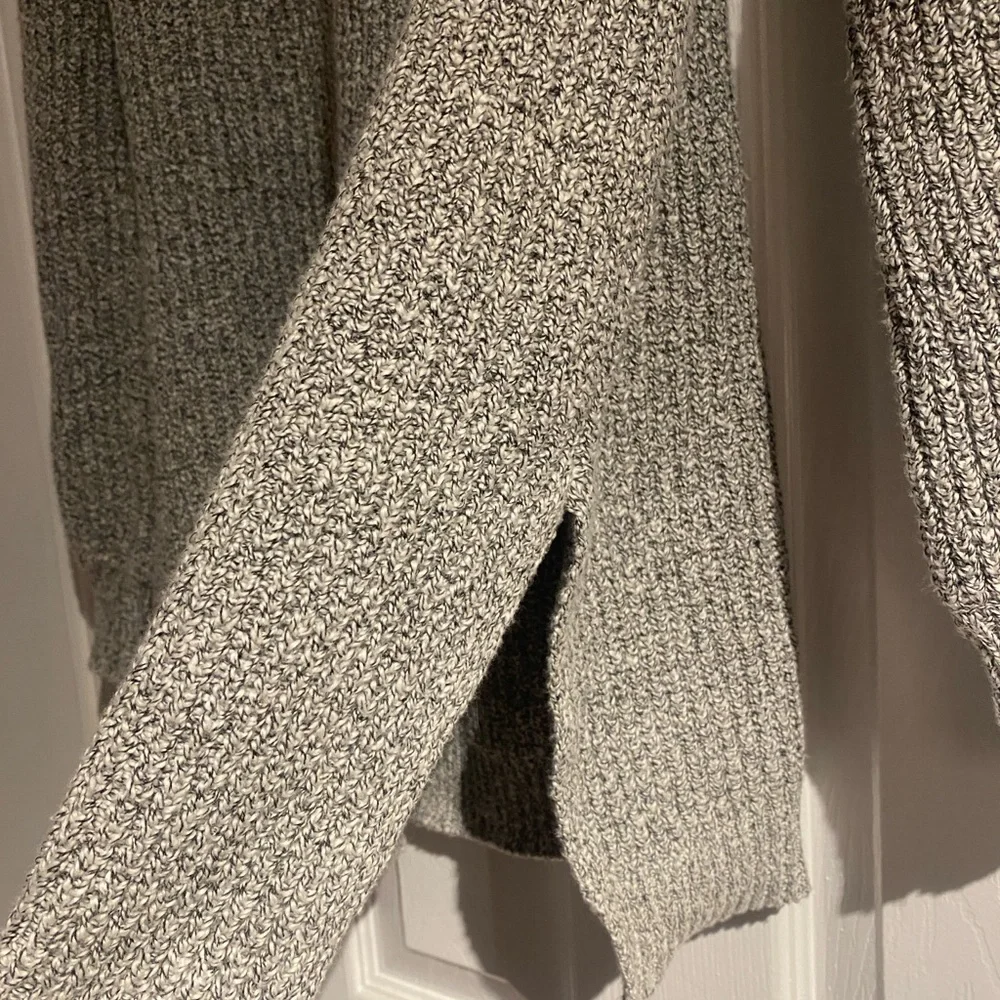 NWT Roots Sweater - Picture 3 of 5